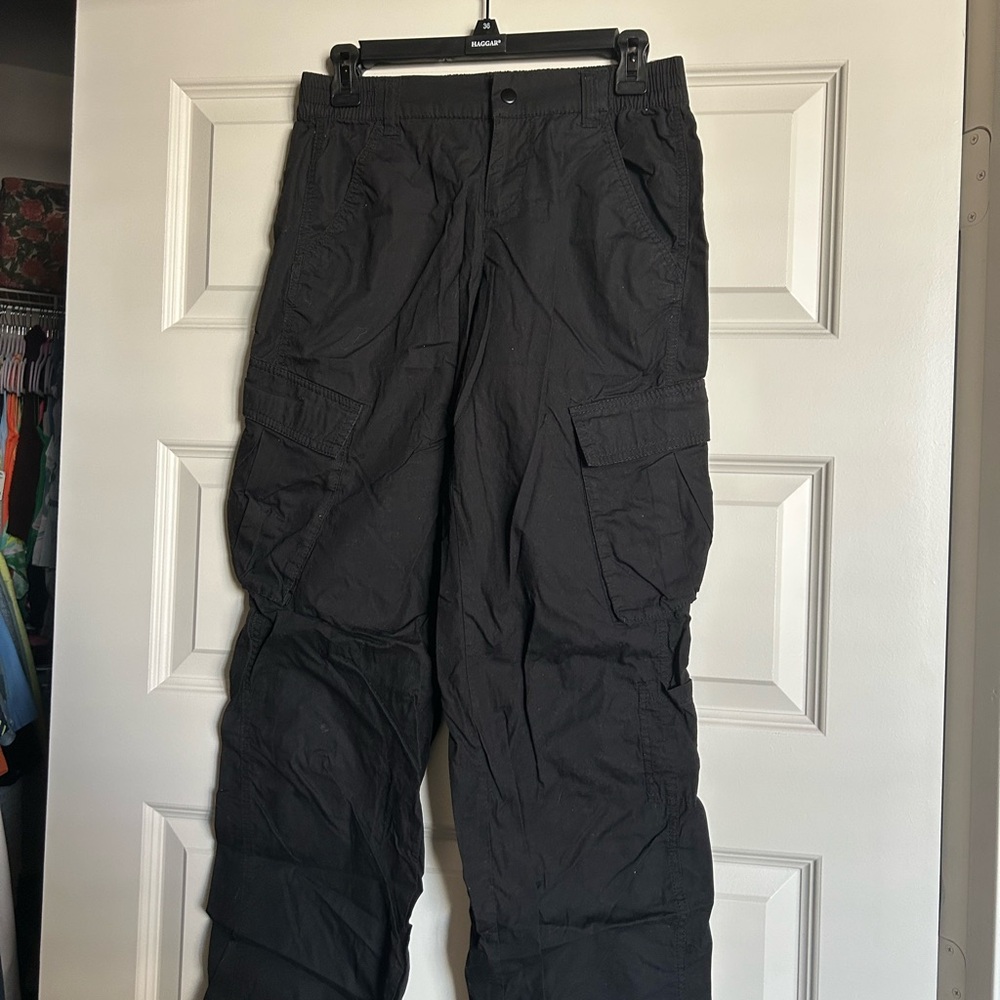H&M Black Cargo Pants with Durable Fabric and Adjustable Waist
